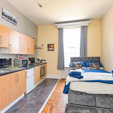 The Elm Wood Apartments Huddersfield Zimmer foto