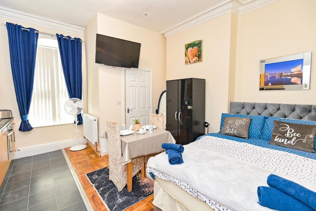 The Elm Wood Apartments Huddersfield Zimmer foto