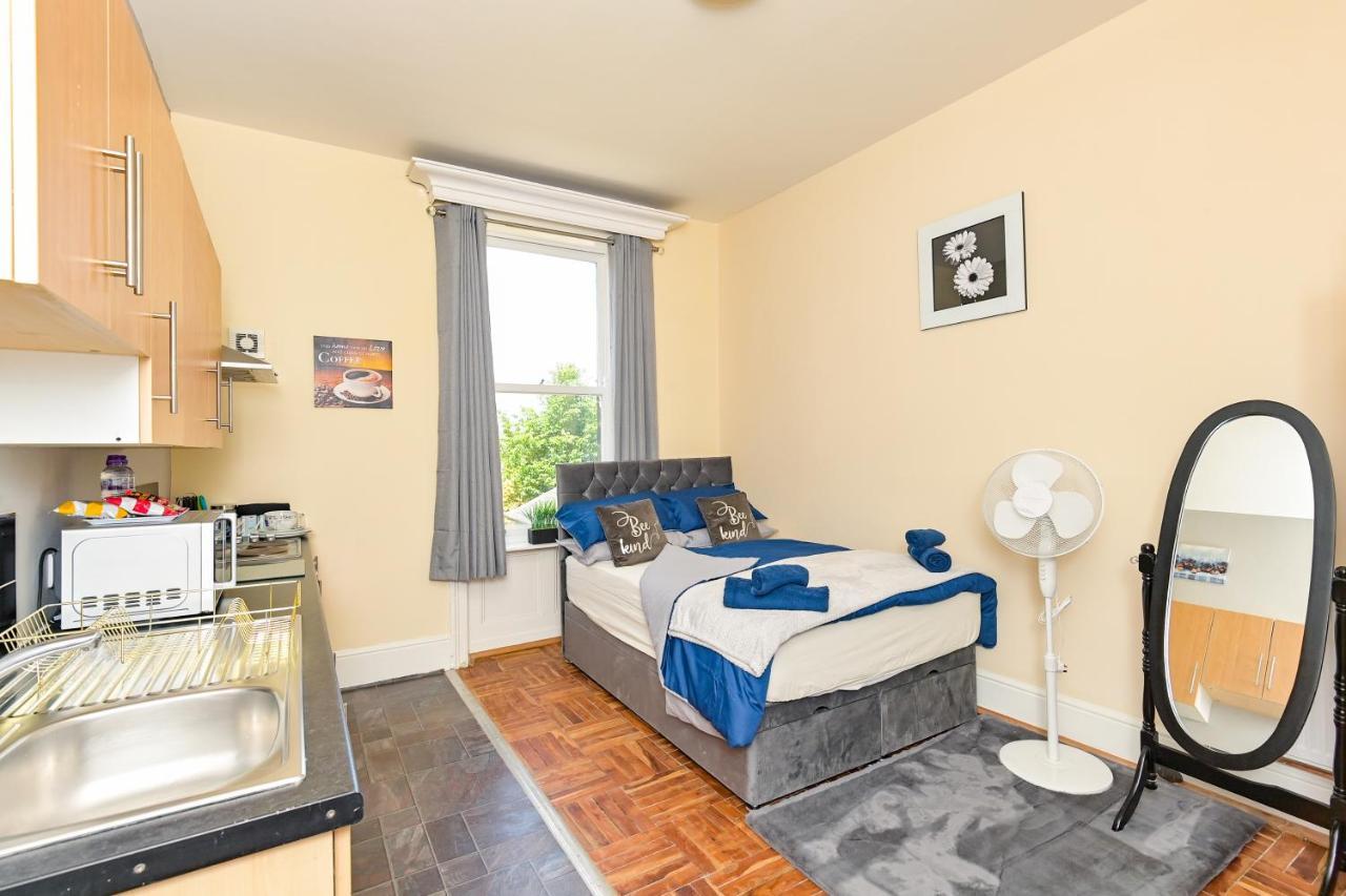 The Elm Wood Apartments Huddersfield Zimmer foto
