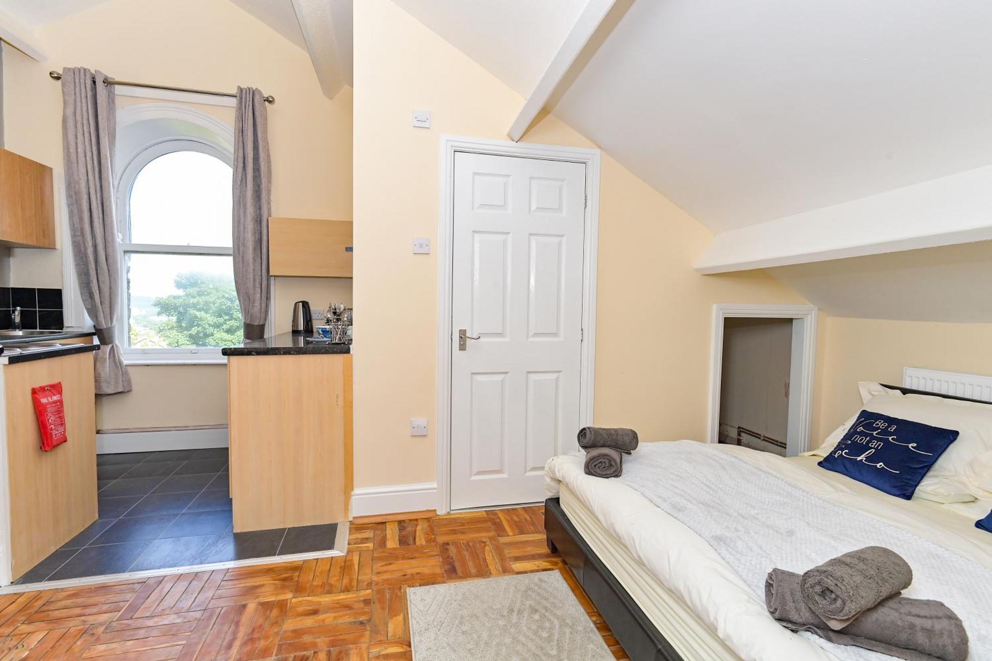 The Elm Wood Apartments Huddersfield Zimmer foto
